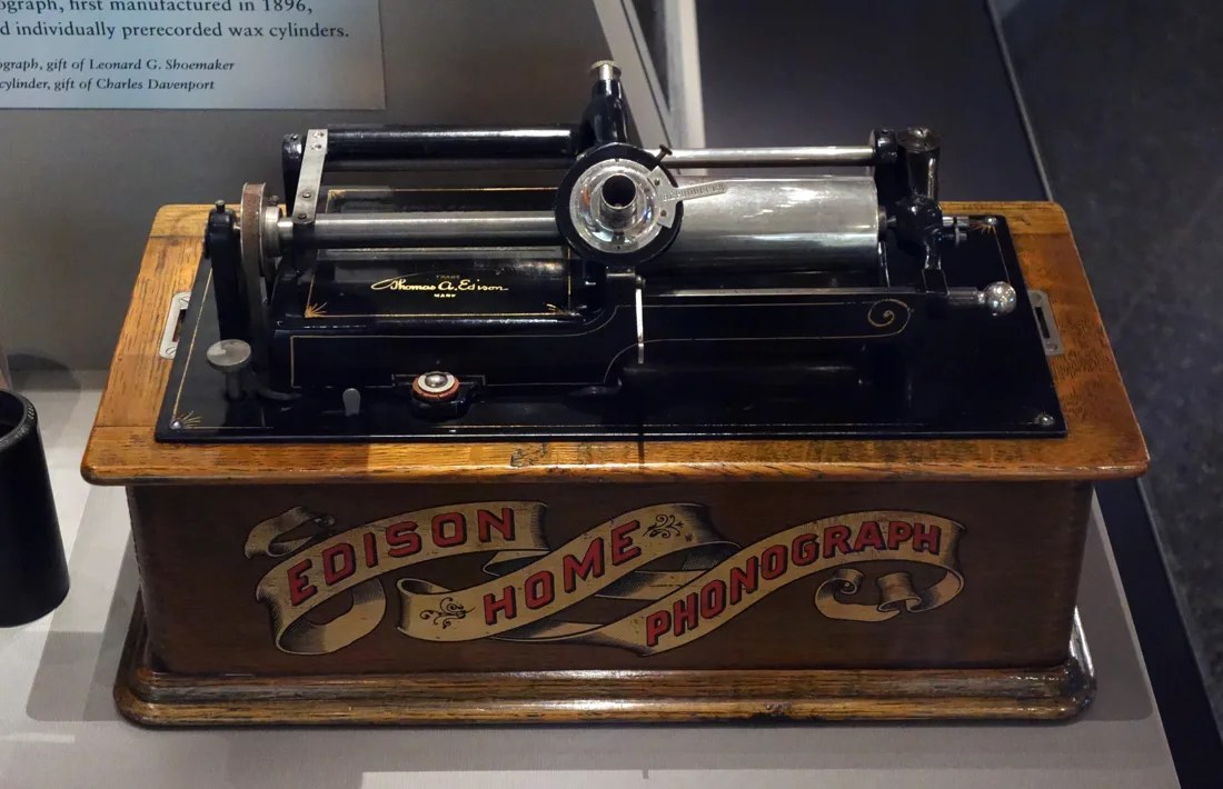 Edison Home Phonograph, circa 1898, National Museum of American History. A period example, not a machine owned by Bram.