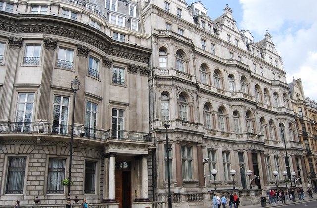 The former Junior Constitutional Club at 101–104 Piccadilly, now the Embassy of Japan. This is the landmark Harker names in Chapter 20. Photograph taken in 2011.