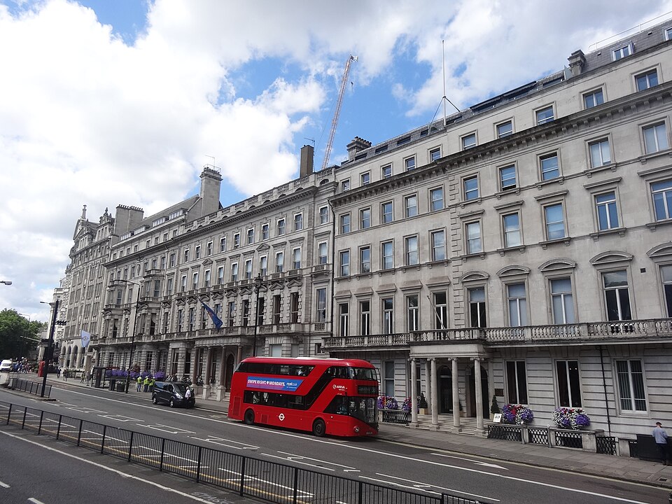 The frontage of 118–128 Piccadilly, photographed in 2017. The view includes the RAF Club at No. 128; the whole terrace should not be mistaken for one house.