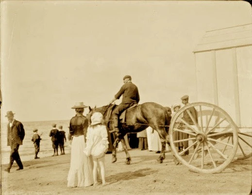 Horse-drawn bathing box, possibly at Bray, c.1890–1910.