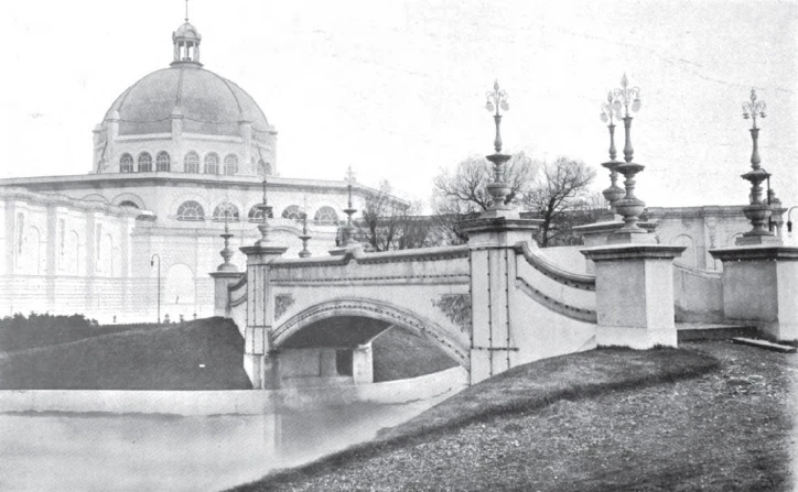 The bridge and dome lit by electric light, Irish International Exhibition, 1907