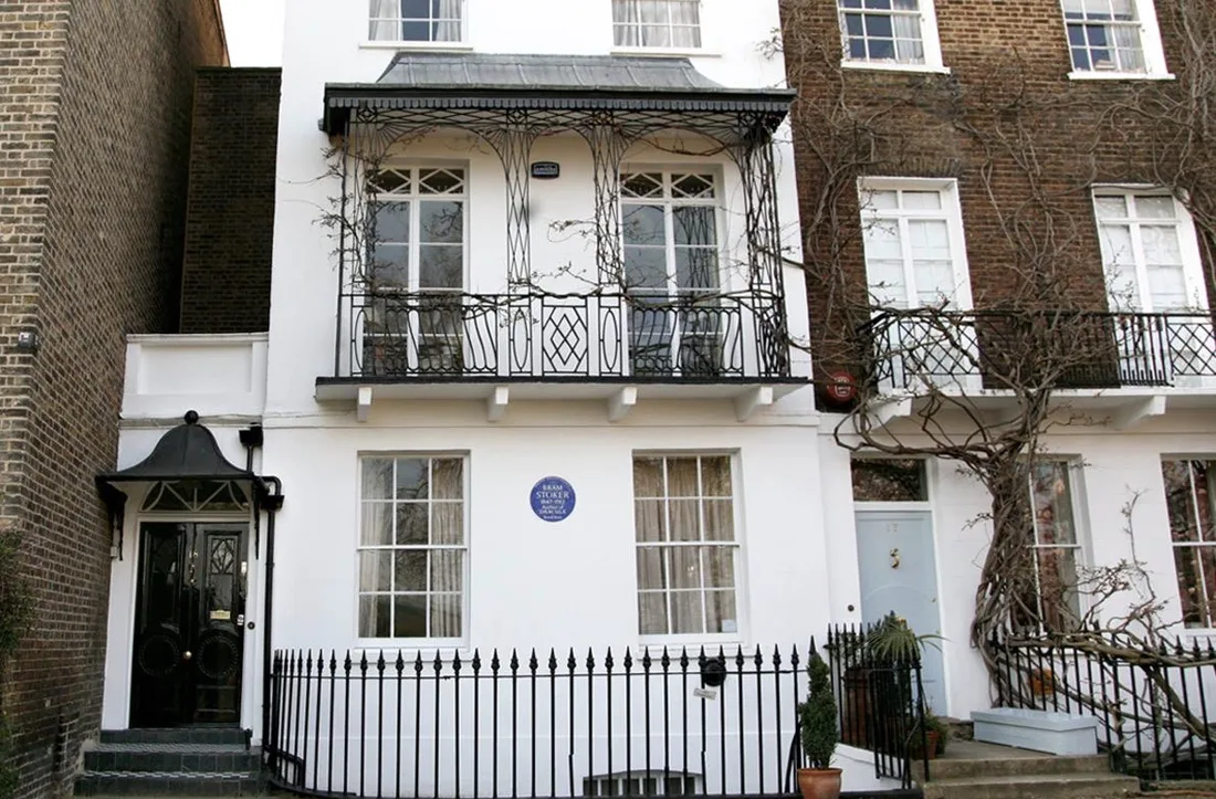 18 St Leonard’s Terrace, Chelsea, with blue plaque