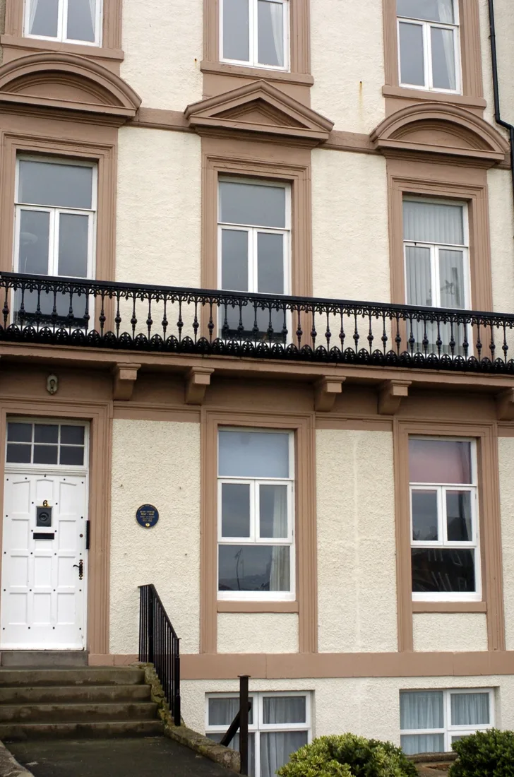 Whitby: 6 Royal Crescent, where Bram stayed, with Civic Society plaque