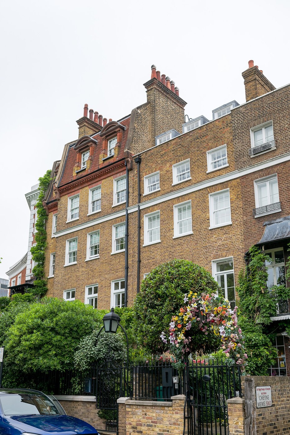 Nos. 25–26 Cheyne Walk, on the north bank of the Thames.