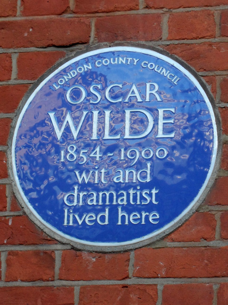 Oscar Wilde’s blue plaque at 34 Tite Street, photographed in 2014.